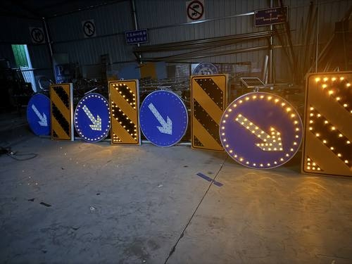 四川四川河南太阳能交通标牌 河南自发光交通路标牌厂家